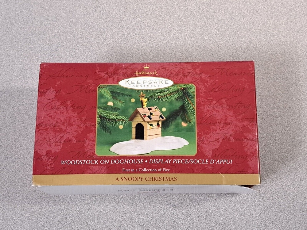 Hallmark Keepsake Ornament A Snoopy Christmas Woodstock on Doghouse 2000